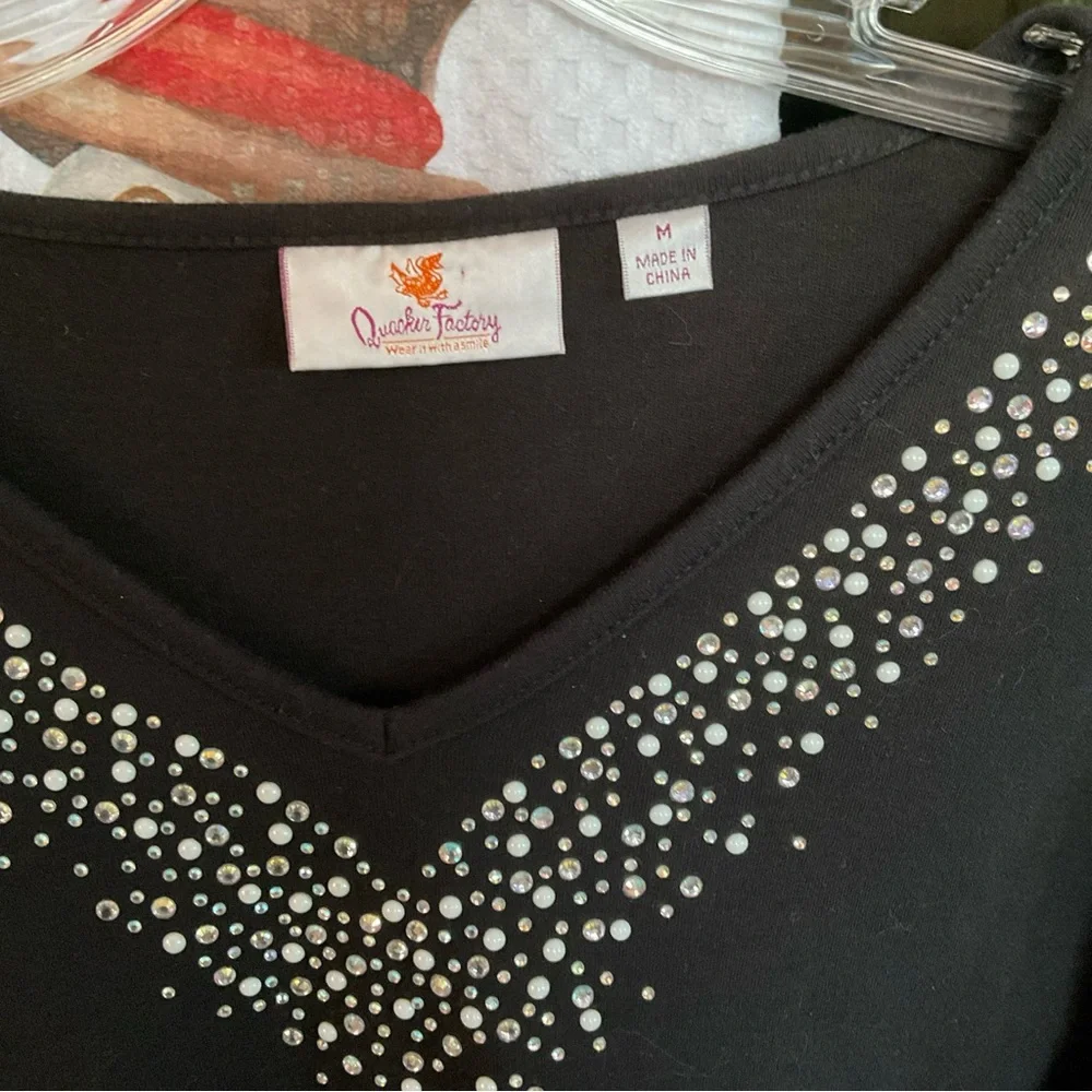 Quacker Factory Black with Rhinestuds Blouse, v-neck, 3/4 sleeve, gorgeous - Picture 4 of 13